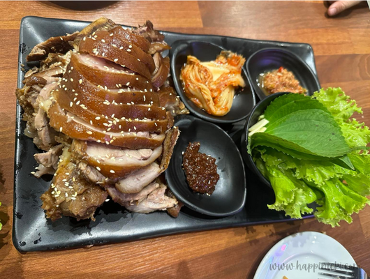 jokbal, myeongdong korean gastropub, samgyeupsal