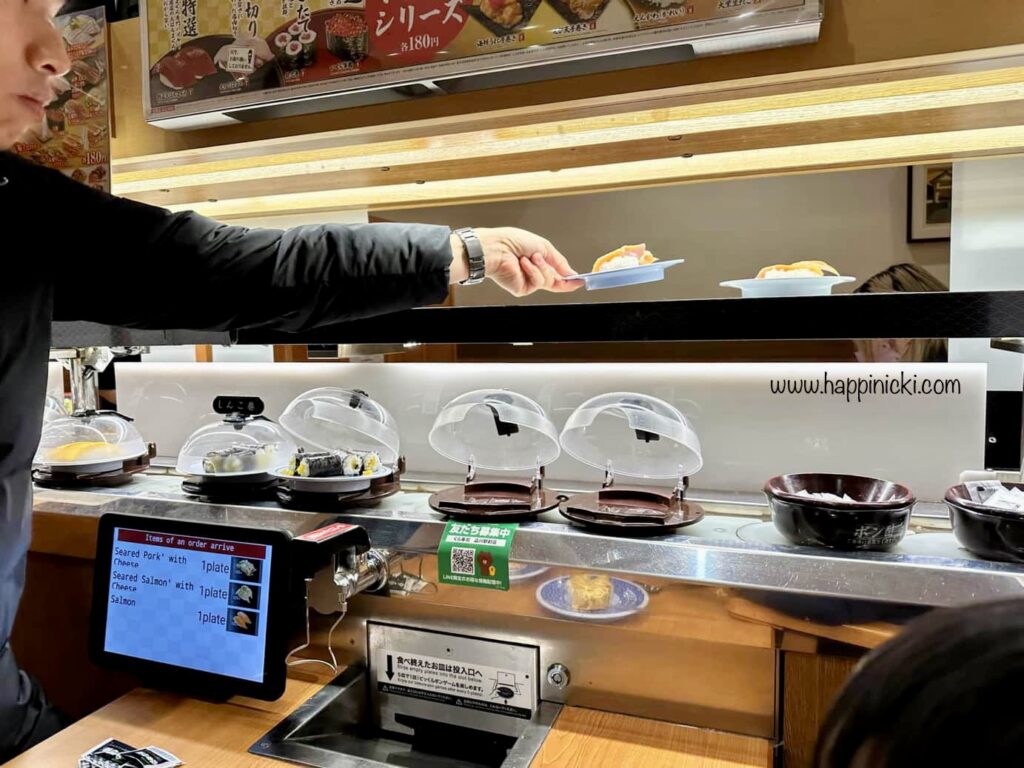 conveyor belt, sushi, kura sushi