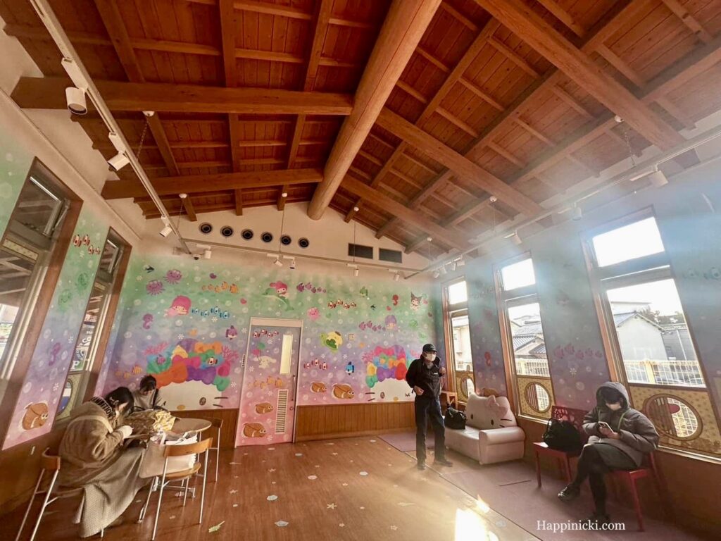sanrio harmonyland waiting area