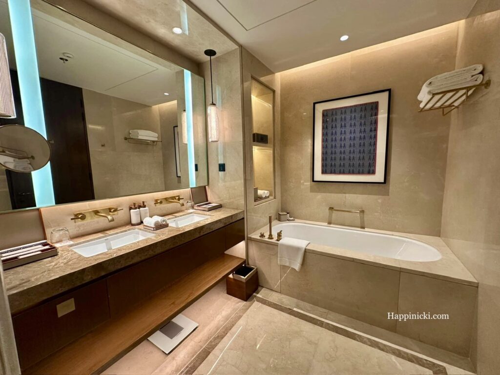 solaire resort north bathroom