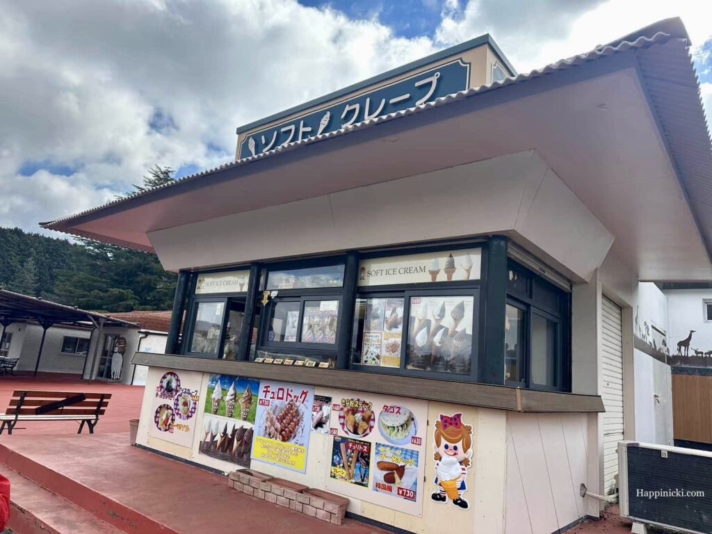 ice cream store, snack bar, kyushu wildlife park