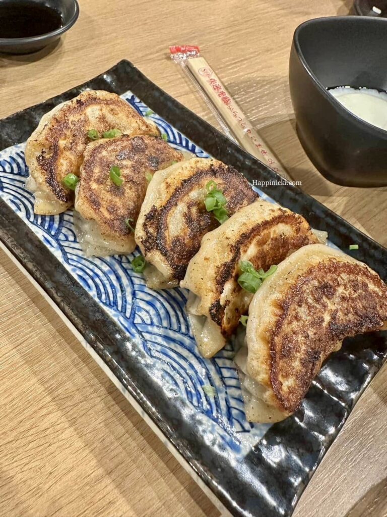 gyoza, japanese dumplings, yotteba gyoza